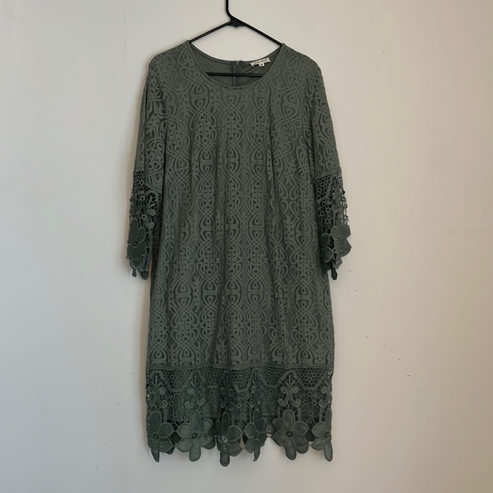 Long sleeve, green, lace dress with zipper 1/2 down back. 2X